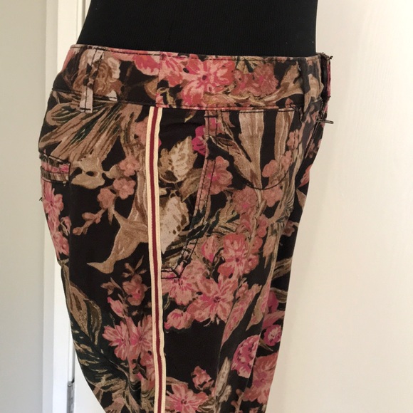 Floral Chino with athletic stripe accent - Picture 2 of 2